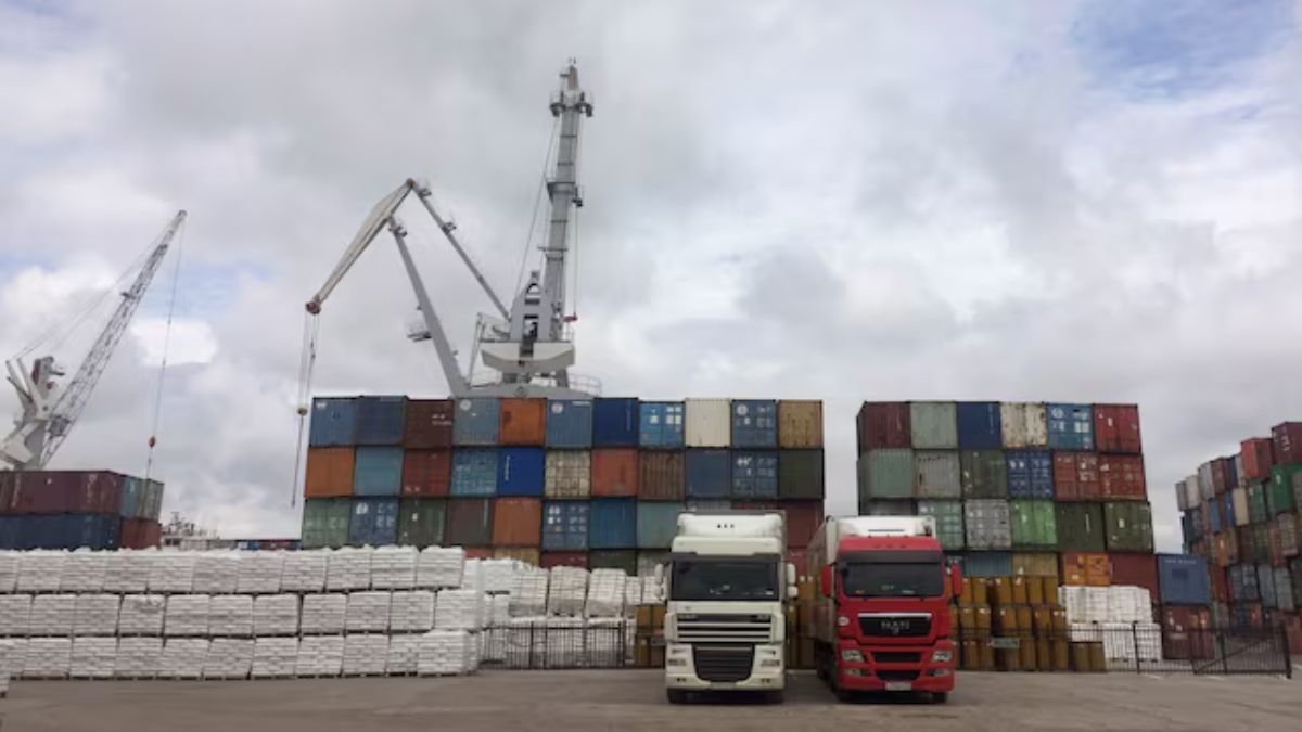 Trucks are parked at a container terminal at the port of Astrakhan, Russia, May 17, 2016. (Photo: Svetlana Burmistrova/Reuters) Trucks are parked at a container terminal at the port of Astrakhan, Russia, May 17, 2016. (Photo: Svetlana Burmistrova/Reuters)