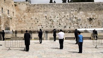 Jewish worshippers pray at the Western Wall in Jerusalem on March 31, 2020 (Photo: Reuters)