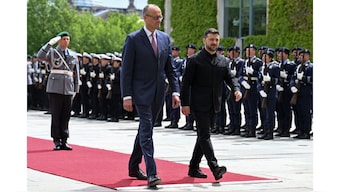 German Chancellor Friedrich Merz walks with Ukrainian President Volodymyr Zelenskyy at the Chancellery in Berlin, Germany, May 28, 2025. (Photo: Annegret Hilse/Reuters)