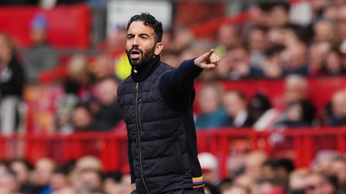 <div>Man United reject midfielder's transfer request, but Garnacho is set to join Chelsea</div>