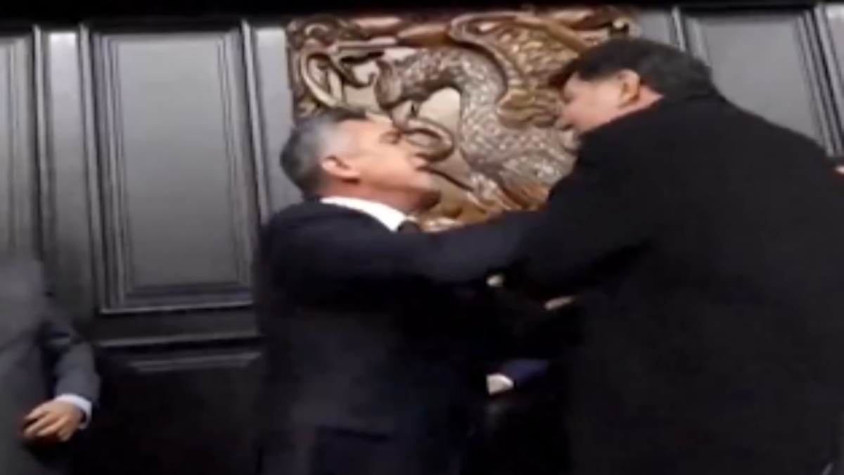 Watch | Mexico Senate turns boxing ring, Senators exchange punches and slaps to settle debate