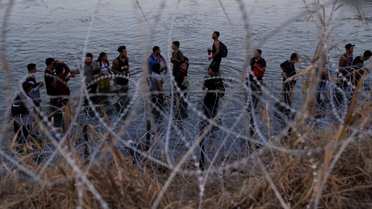 Migrants wait to climb over concertina wire after they crossed the Rio Grande and entered the US from Mexico, September 23, 2023, in Eagle Pass, Texas, US. File Image/AP Migrants wait to climb over concertina wire after they crossed the Rio Grande and entered the US from Mexico, September 23, 2023, in Eagle Pass, Texas, US. File Image/AP