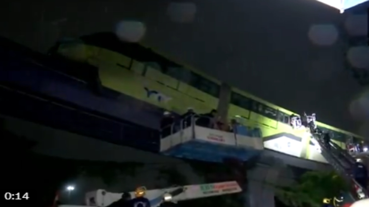 More than 500 passengers were rescued on Tuesday evening. ANI More than 500 passengers were rescued on Tuesday evening. ANI