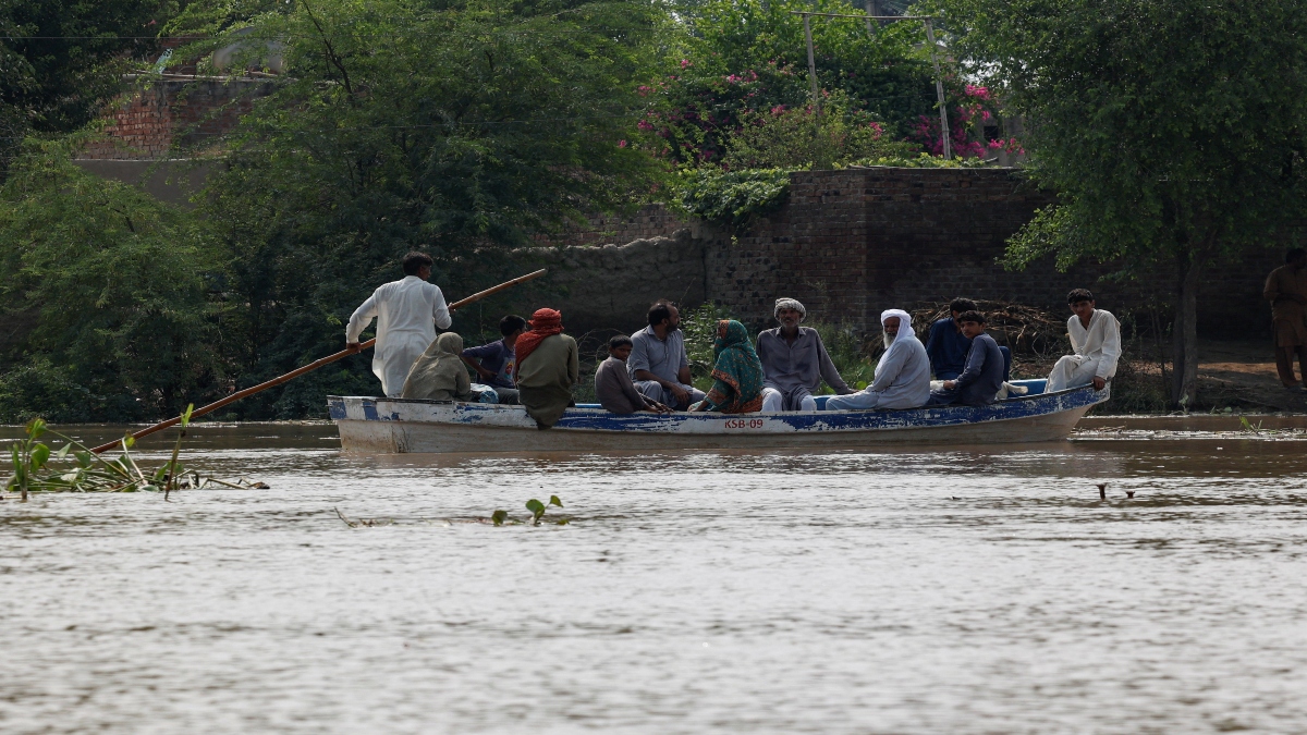 After India's flood warning, Pakistan evacuates 150,000 people from Punjab province After India's flood warning, Pakistan evacuates 150,000 people from Punjab province