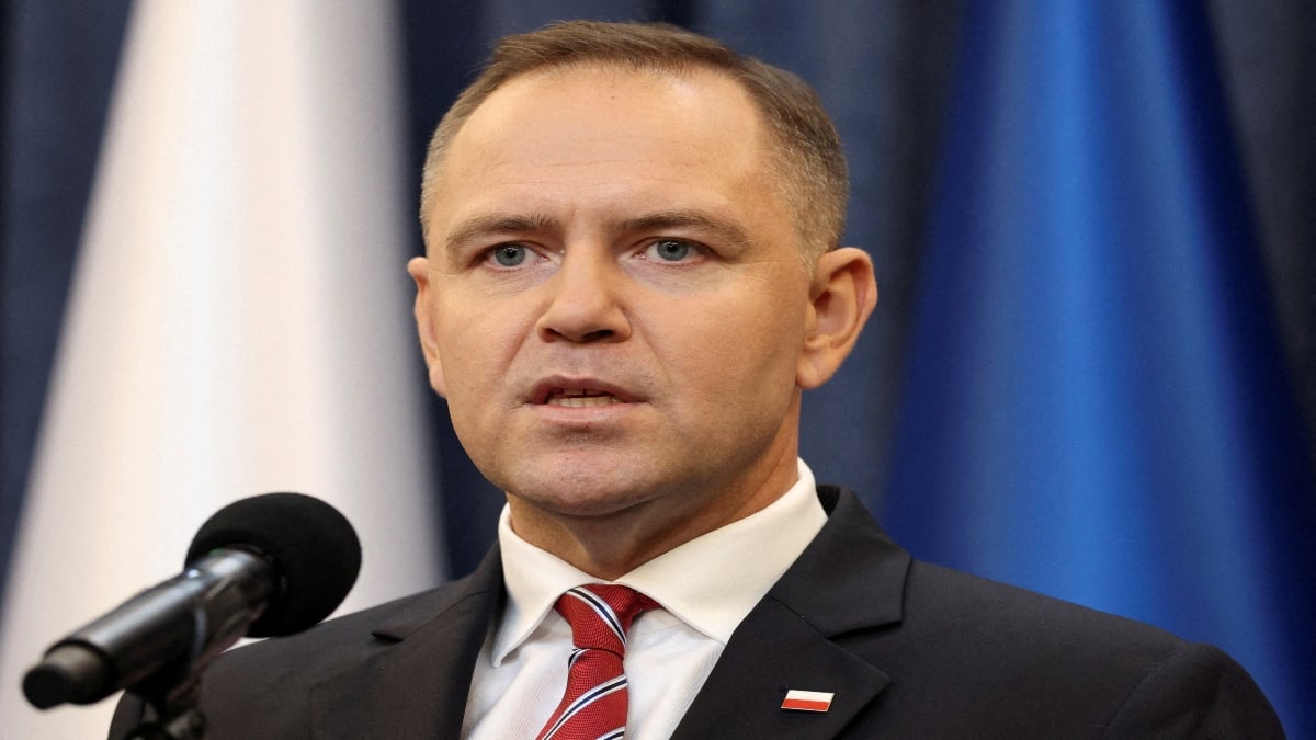 Polish President Nawrocki vetoes bill extending benefits for Ukrainian refugees