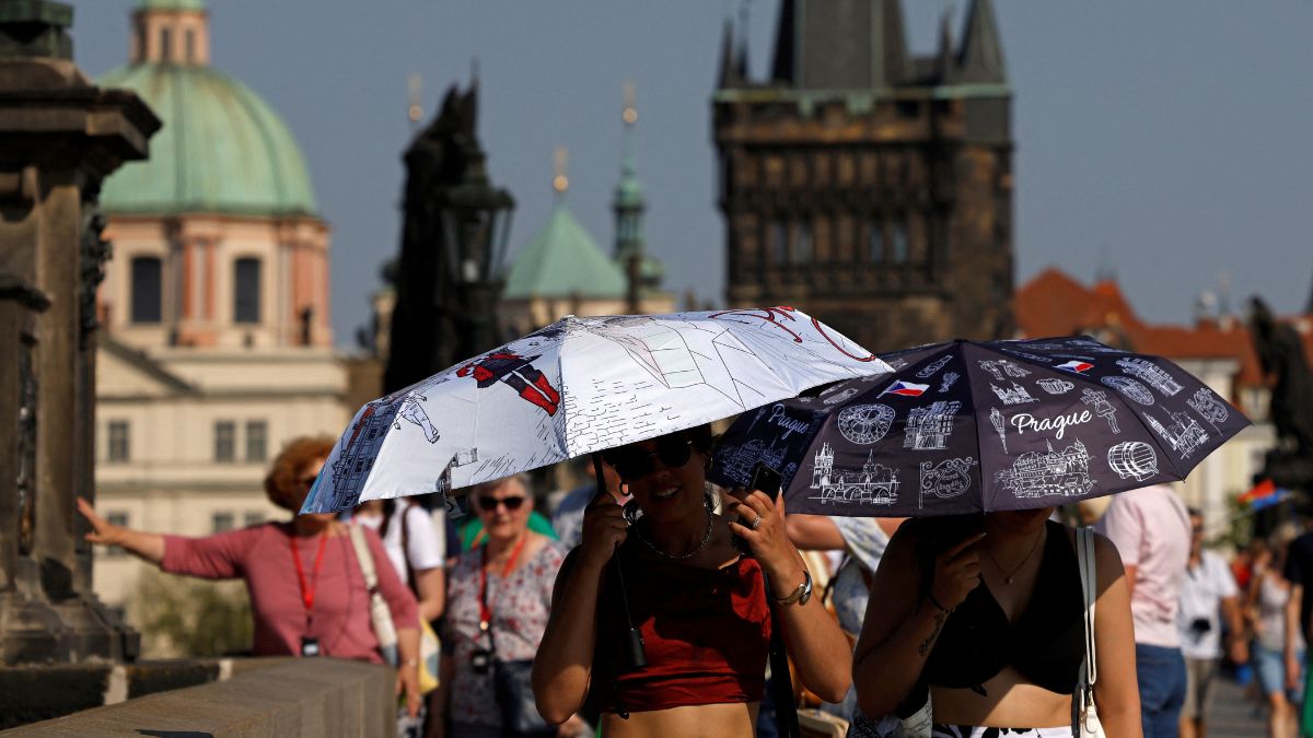 People hold umbrellas to shield themselves from the sun as they walk across the medieval Charles Bridge during a heatwave in Prague, Czech Republic, August 14, 2025. File Image/Reuters People hold umbrellas to shield themselves from the sun as they walk across the medieval Charles Bridge during a heatwave in Prague, Czech Republic, August 14, 2025. File Image/Reuters