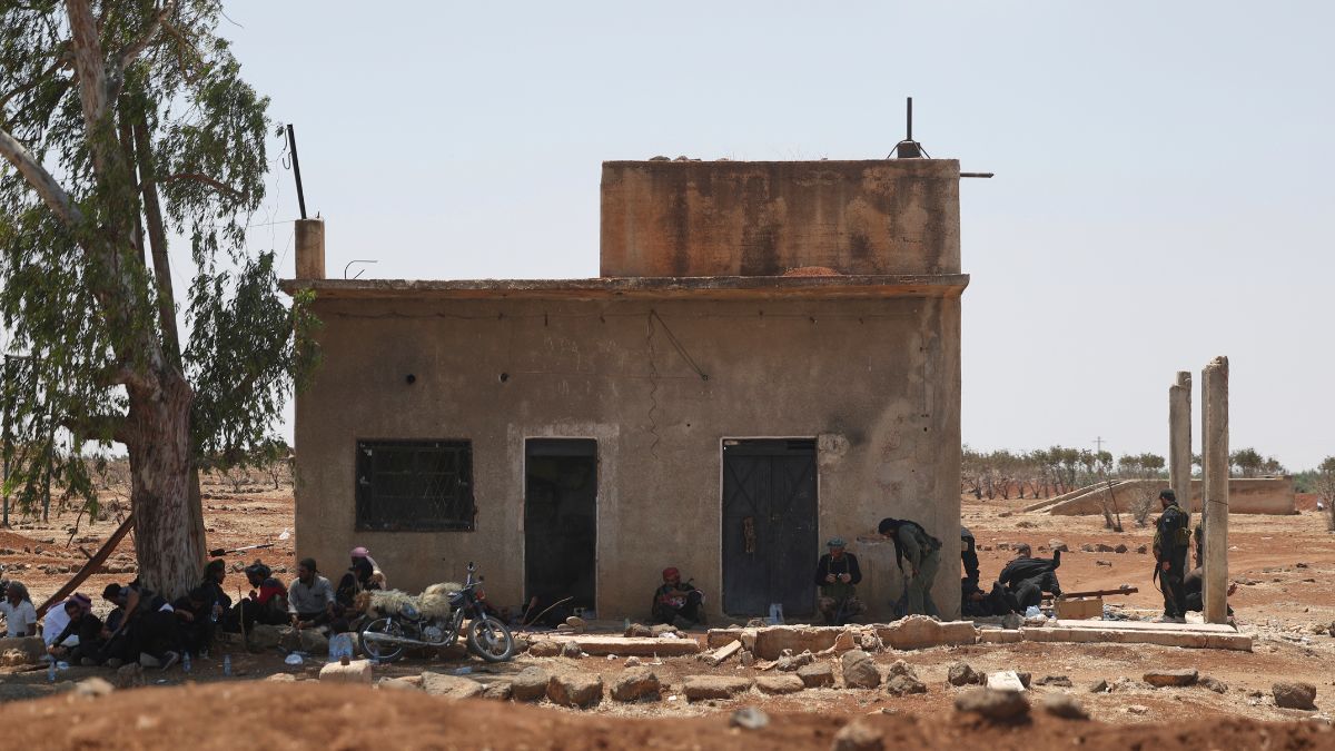 Israel launches fresh attacks on Syrian site hoarding weapons, killing six soldiers