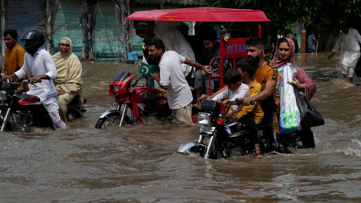 Motorists ride through a flooded road caused by heavy monsoon rain in Lahore, Pakistan, Sunday, Aug. 3, 2025. (AP Photo)
Motorists ride through a flooded road caused by heavy monsoon rain in Lahore, Pakistan, Sunday, Aug. 3, 2025. (AP Photo)