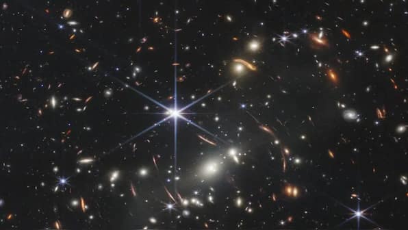 In Graphics | From gunpowder to cat urine, the strange smells of outer space