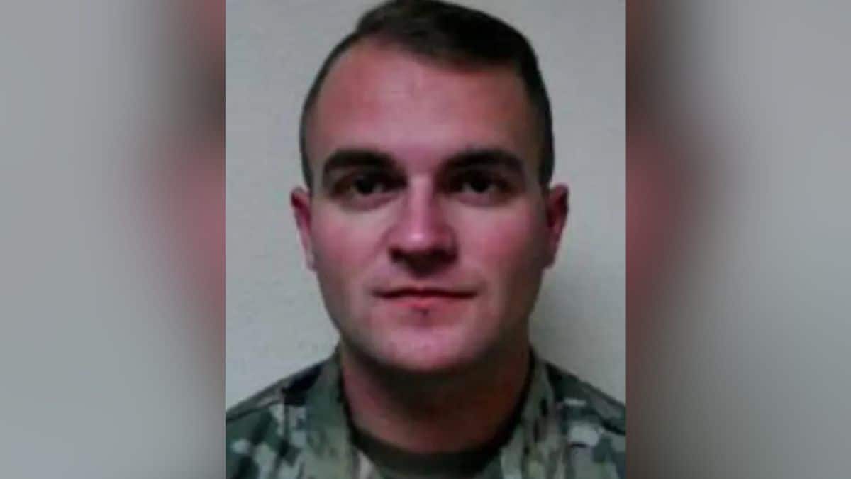 Who is the US soldier arrested for selling military secrets to Russia?