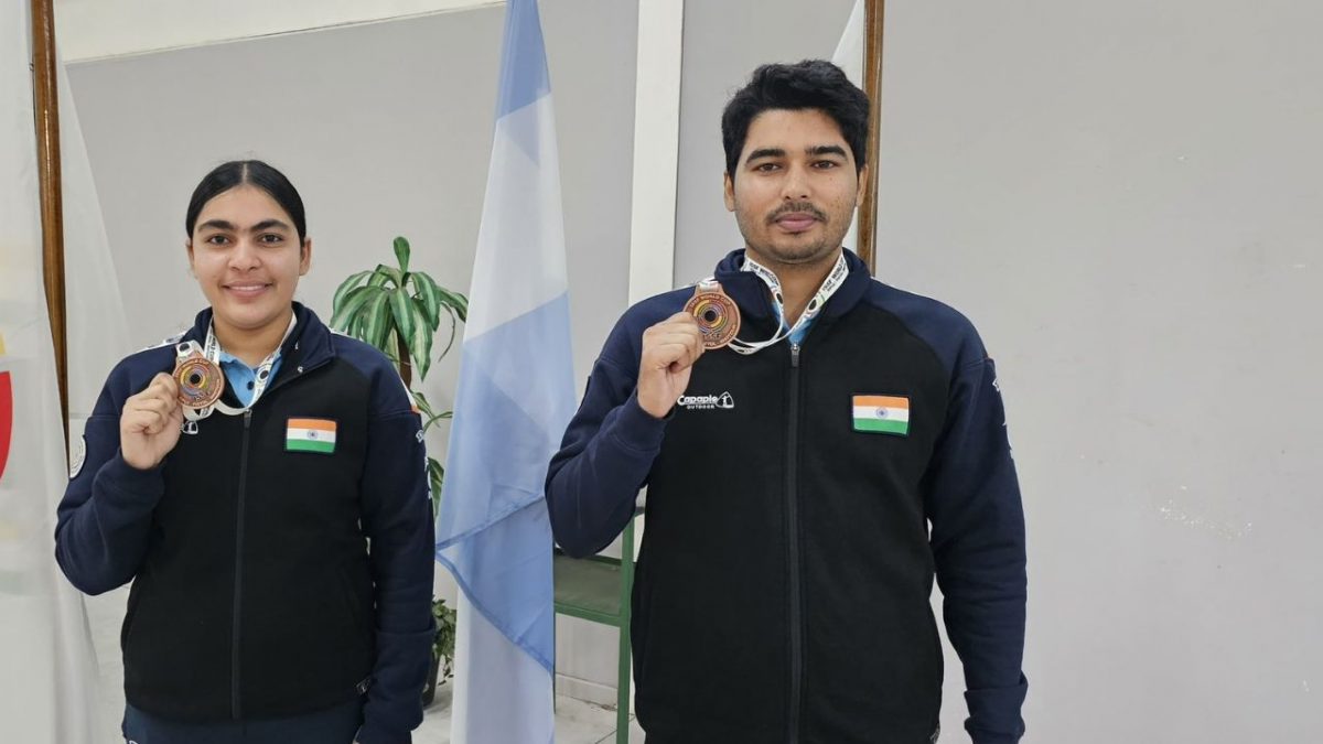 Indian pair of Saurabh-Suruchi wins 10m air pistol mixed team bronze in Asian C'ship Indian pair of Saurabh-Suruchi wins 10m air pistol mixed team bronze in Asian C'ship