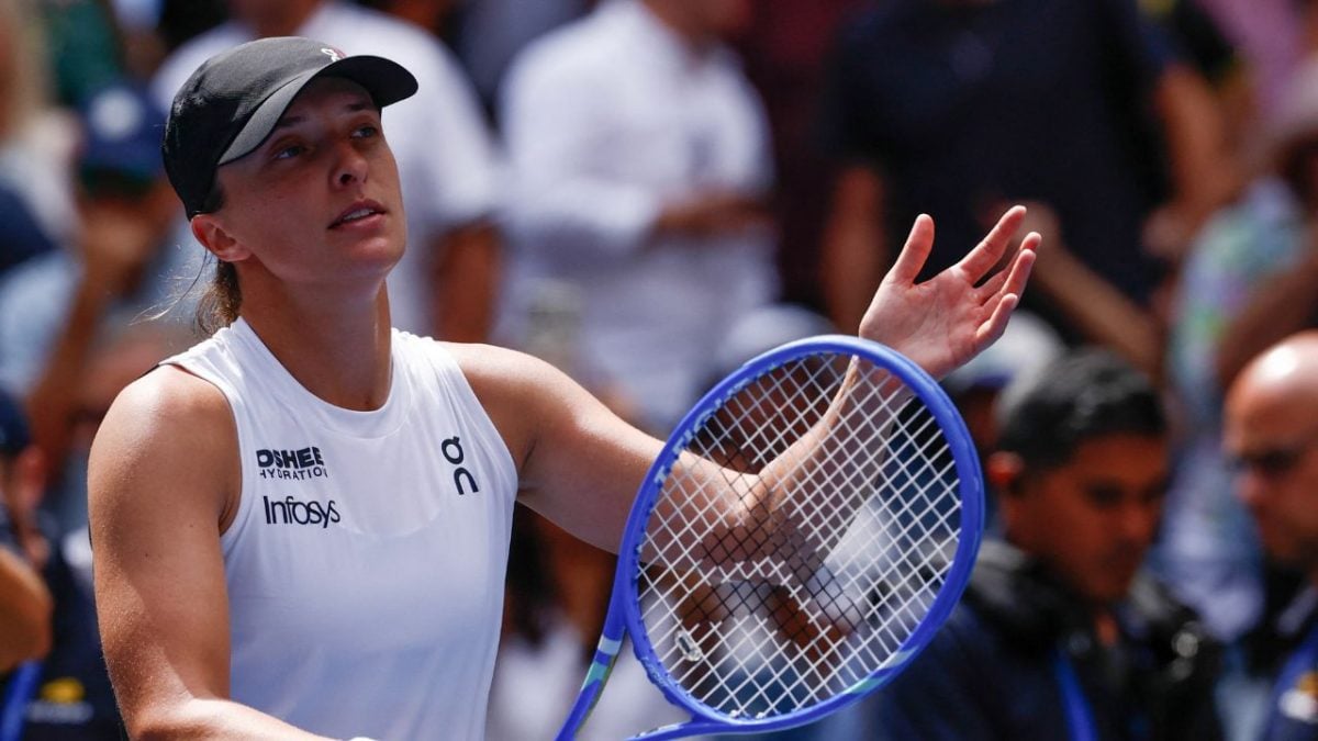 <div>'Did you think about putting beads in your hair?': Swiatek left baffled as US Open journalist storms out after asking bizarre question</div>