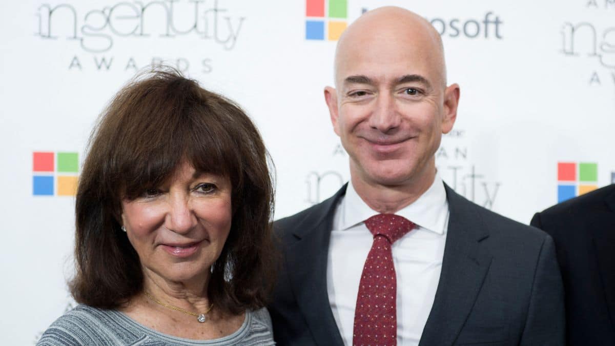 Jeff Bezos' Mother, First Amazon Investor, Dies at 78