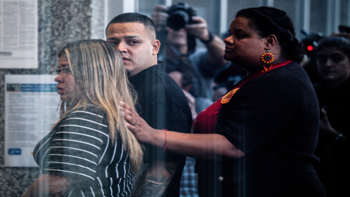 Seen through a glass window, Salvadoran migrant and US resident Kilmar Abrego Garcia and his wife Jennifer Vasquez (left) enter a US Immigration and Customs Enforcement (ICE) field office in Baltimore, Maryland, on Monday. AFP Seen through a glass window, Salvadoran migrant and US resident Kilmar Abrego Garcia and his wife Jennifer Vasquez (left) enter a US Immigration and Customs Enforcement (ICE) field office in Baltimore, Maryland, on Monday. AFP