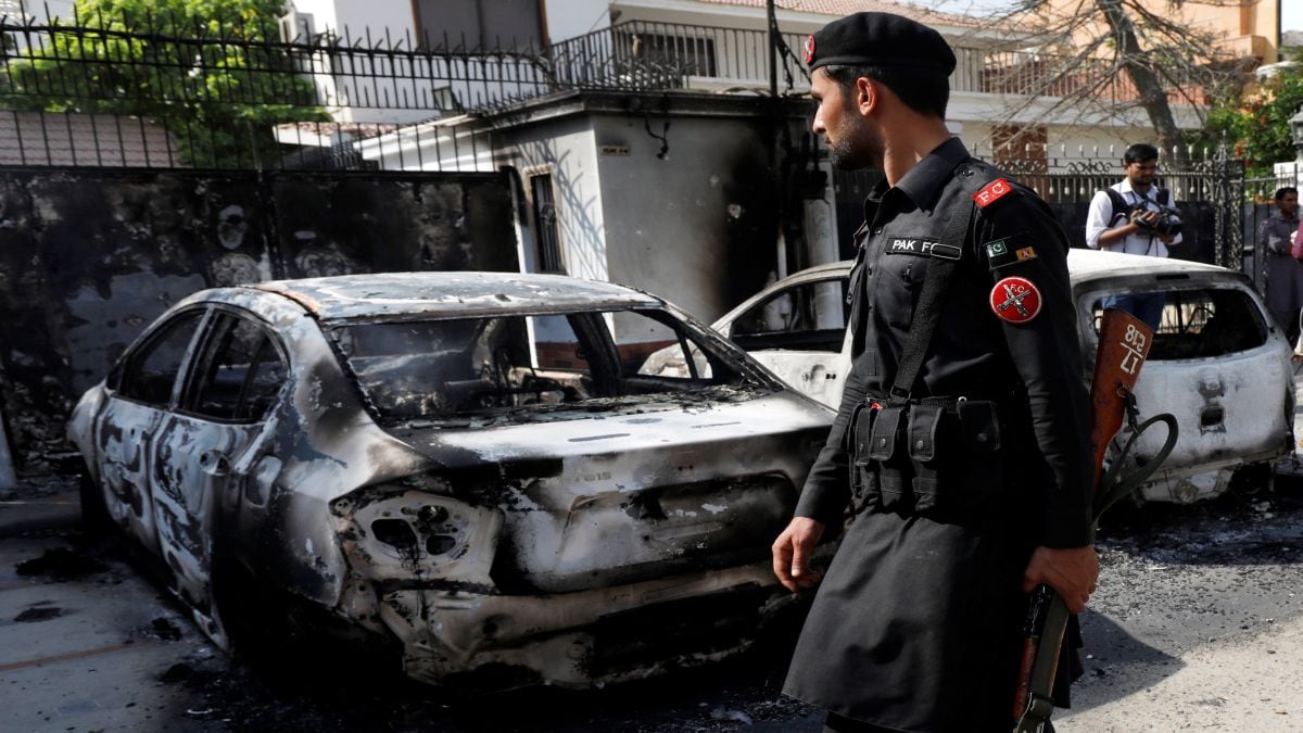 <div>Pakistan: 25 die in 'targeted' attacks during political rally in Quetta</div>