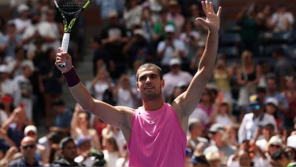 US Open 2025: Carlos Alcaraz shrugs off knee scare to crush Darderi and reach pre-quarterfinals