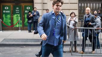 Magnus Carlsen later auctioned off the jeans that he wore to World Rapid and Blitz Chess Championships. Image: FIDE