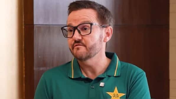 'Mike Hesson should not act as Pakistan cricket's father': Ex-Pak cricketer slams New Zealand coach amid poor results