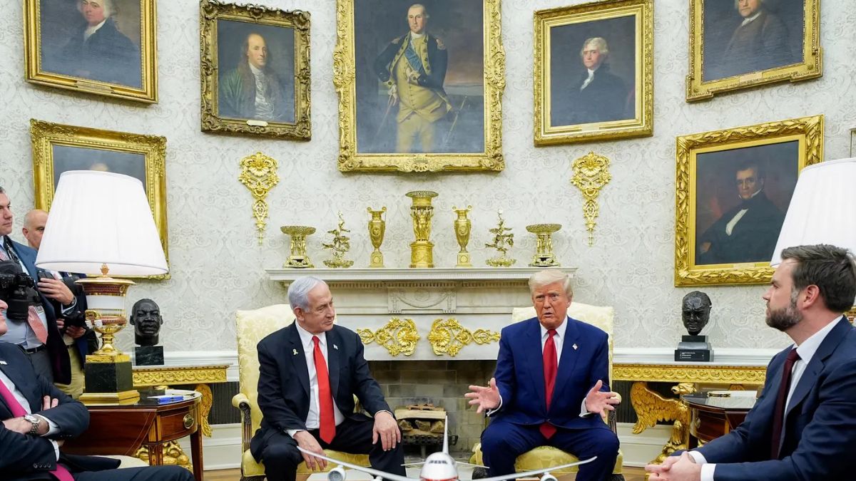 In his second term, Donald Trump has taken Oval Office redecoration tradition in a flashier direction with his not-so-subtle love for gold, glitz, and unapologetic grandeur. In his second term, Donald Trump has taken Oval Office redecoration tradition in a flashier direction with his not-so-subtle love for gold, glitz, and unapologetic grandeur.