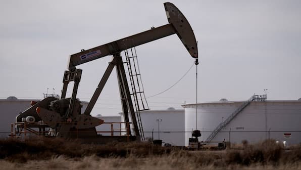 With hopes of Trump-Putin deal in Alaska summit, oil prices see highest drop in months