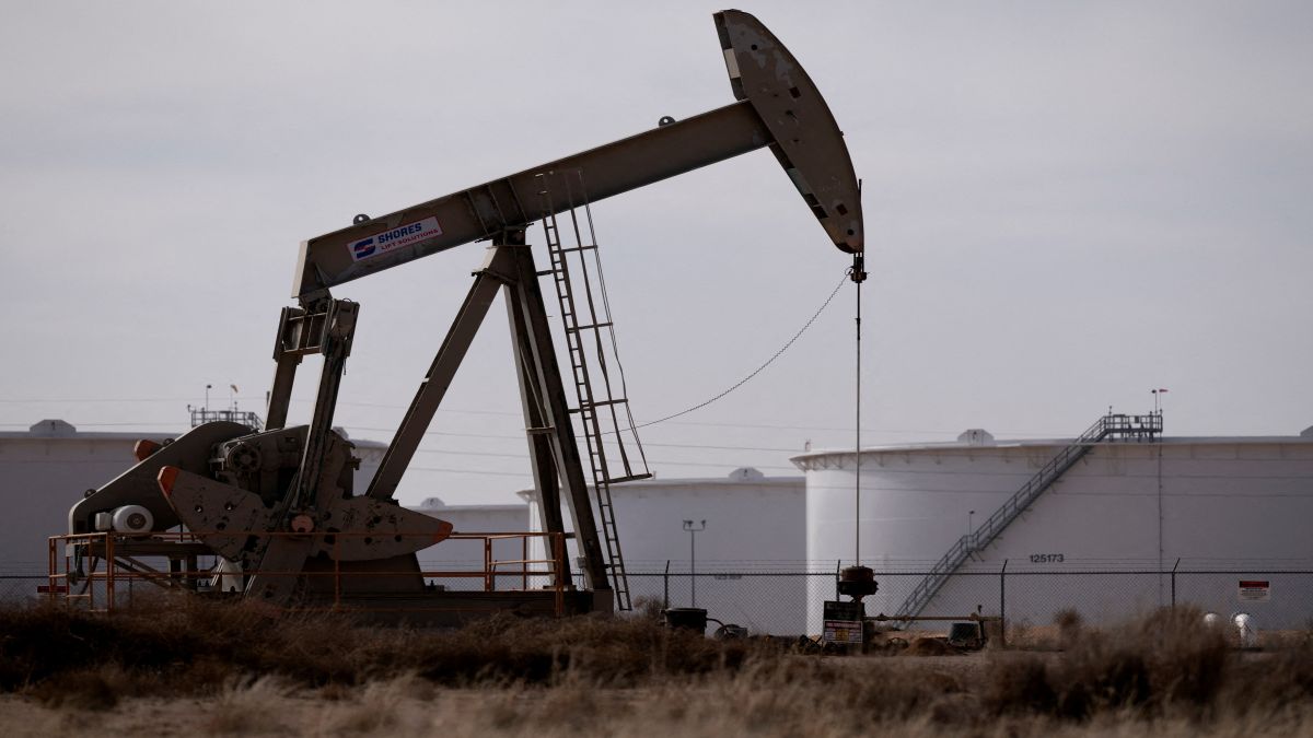 With hopes of Trump-Putin deal in Alaska summit, oil prices see highest drop in months With hopes of Trump-Putin deal in Alaska summit, oil prices see highest drop in months