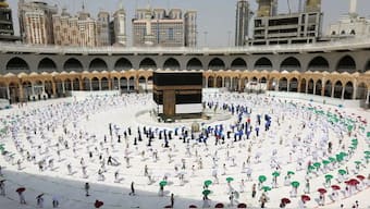 Through Nusuk Umrah service, pilgrims outside the Kingdom can directly apply for Umrah visas and book their pilgrimage services online, without relying on middlemen. File image/AFP