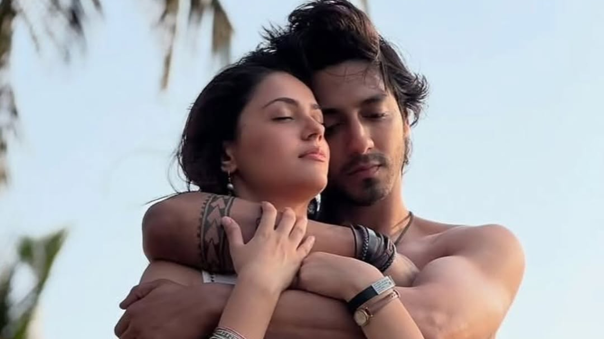 'Saiyaara': Ahaan Panday and Aneet Padda win 'Breakout Stars' award amid the film's blockbuster success, actors react 'Saiyaara': Ahaan Panday and Aneet Padda win 'Breakout Stars' award amid the film's blockbuster success, actors react