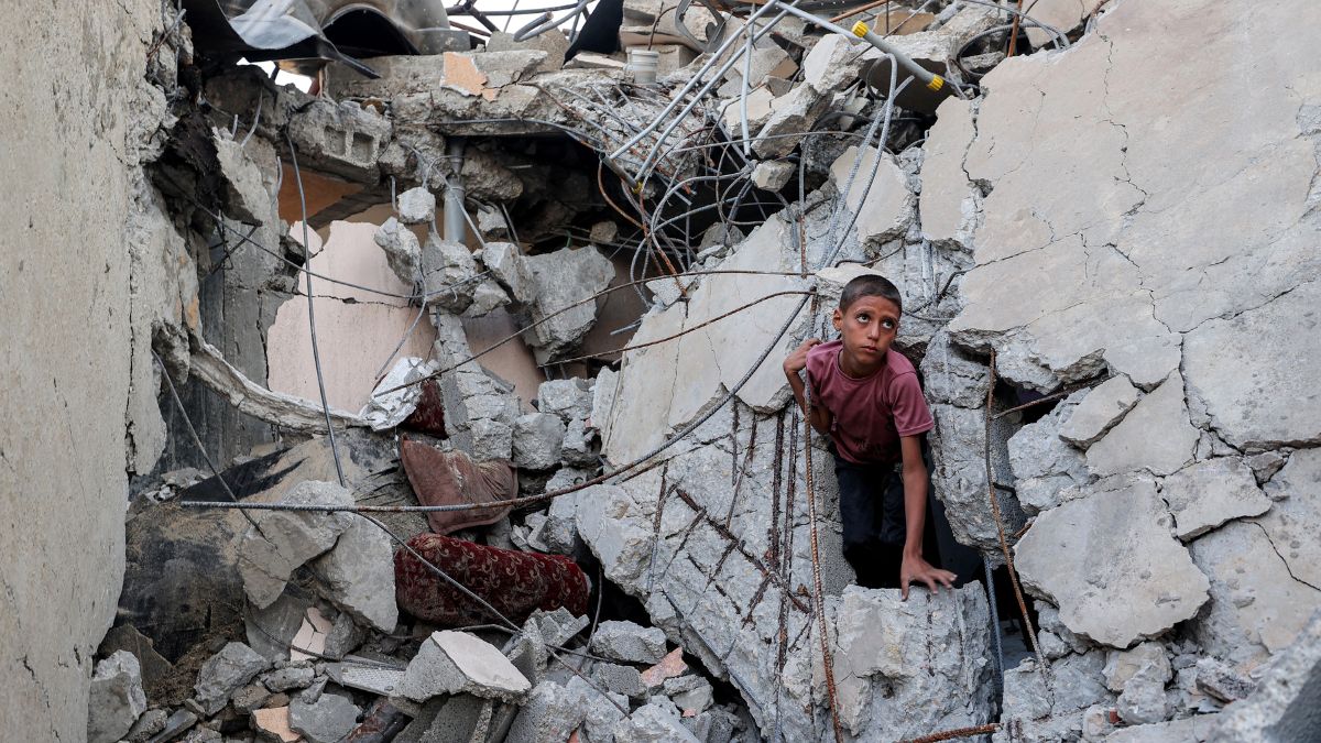 Trump issues 'final warning' to Hamas over Gaza hostages Trump issues 'final warning' to Hamas over Gaza hostages