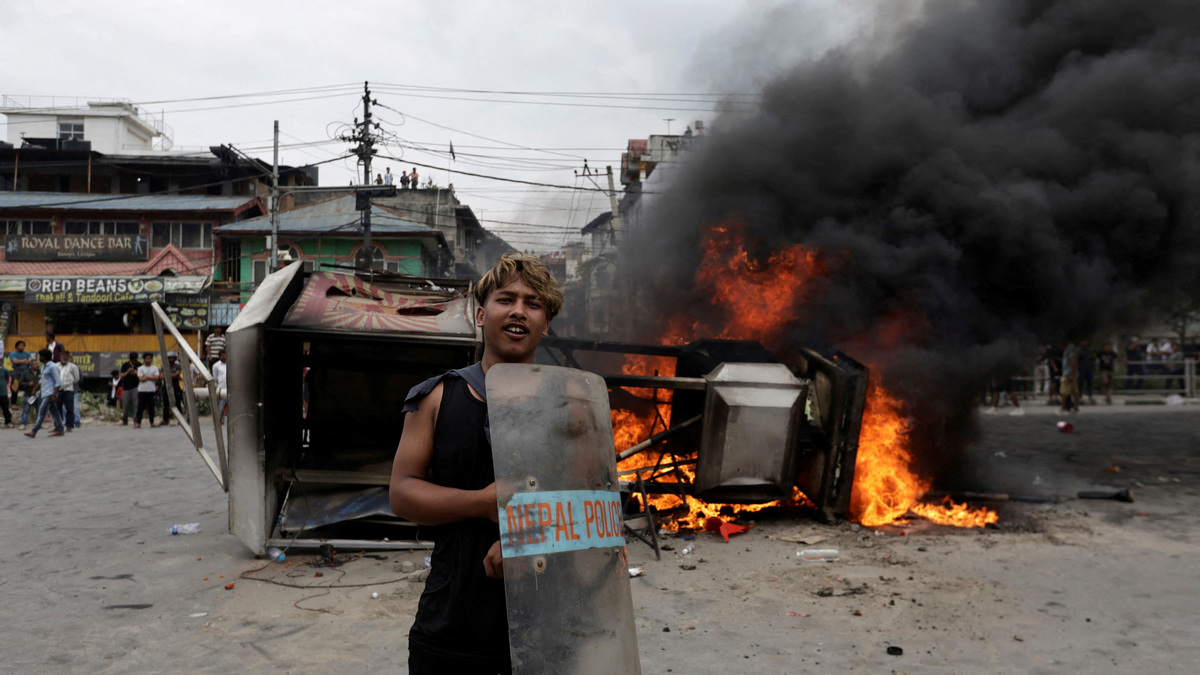 Why Nepal’s protests spiralled on Day 2, forcing PM Oli to resign Why Nepal’s protests spiralled on Day 2, forcing PM Oli to resign