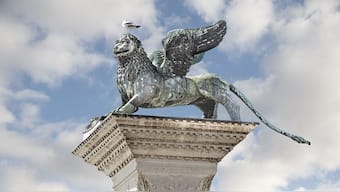 Millions of visitors each year walk beneath the Lion of Venice. Image: Wikimedia Commons

