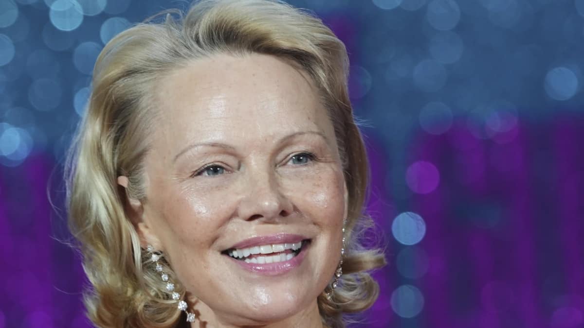 Makeup-Free Movement: Pamela Anderson and Women Embrace Natural Beauty