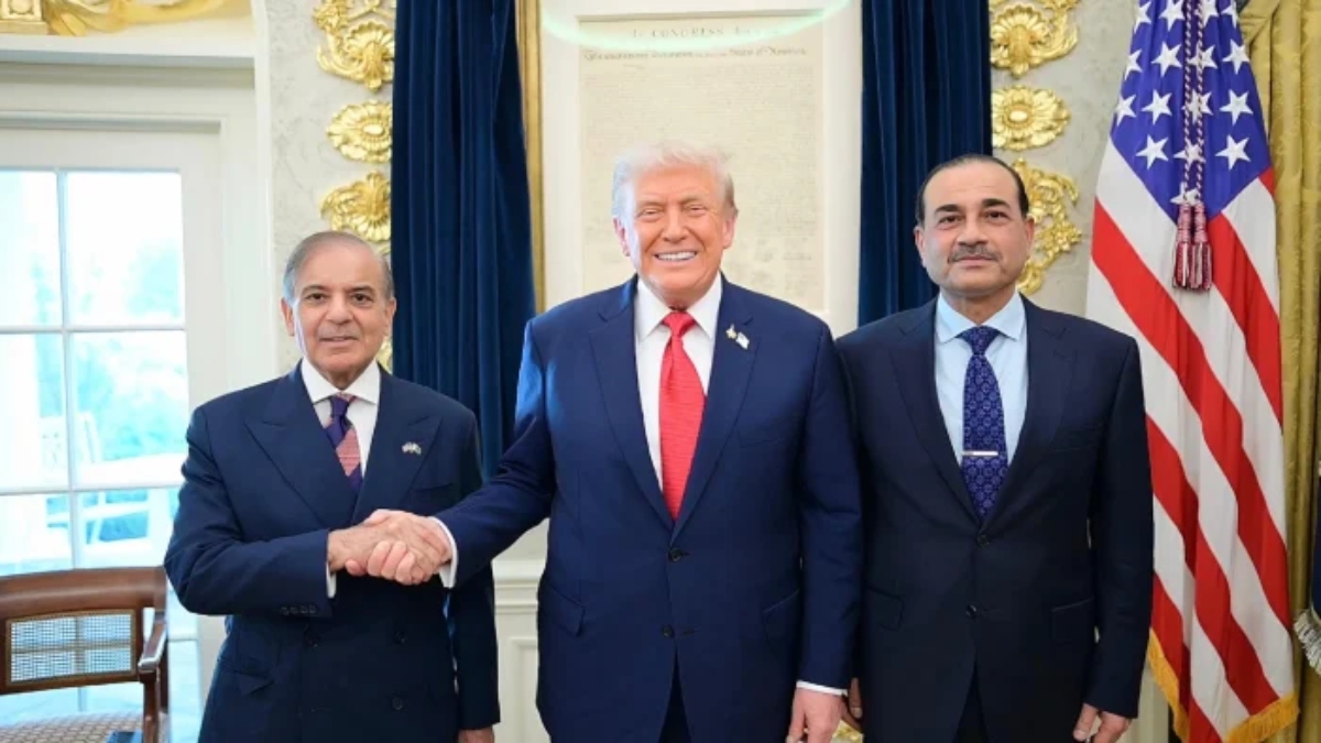 Prime Minister Shehbaz Sharif, US President Donald Trump, and Field Marshal Asim Munir pose for a photo at the White House in Washington, on September 25, 2025. X / @GovtofPakistan Prime Minister Shehbaz Sharif, US President Donald Trump, and Field Marshal Asim Munir pose for a photo at the White House in Washington, on September 25, 2025. X / @GovtofPakistan