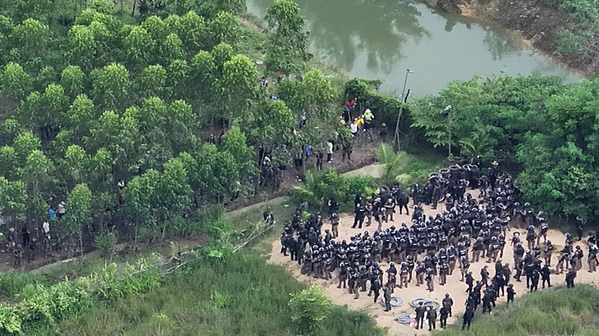 This handout aerial photo taken and released by the Royal Thai Army on September 17, 2025 shows Thai army and police (bottom) facing Cambodian people in a disputed area along the Cambodia-Thailand border, as seen from Sa Kaeo province. AFP This handout aerial photo taken and released by the Royal Thai Army on September 17, 2025 shows Thai army and police (bottom) facing Cambodian people in a disputed area along the Cambodia-Thailand border, as seen from Sa Kaeo province. AFP