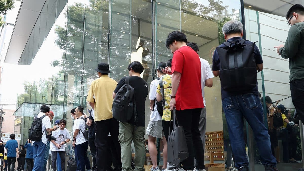 Nearly half of Japan’s high-skilled foreign workers earn below university graduates