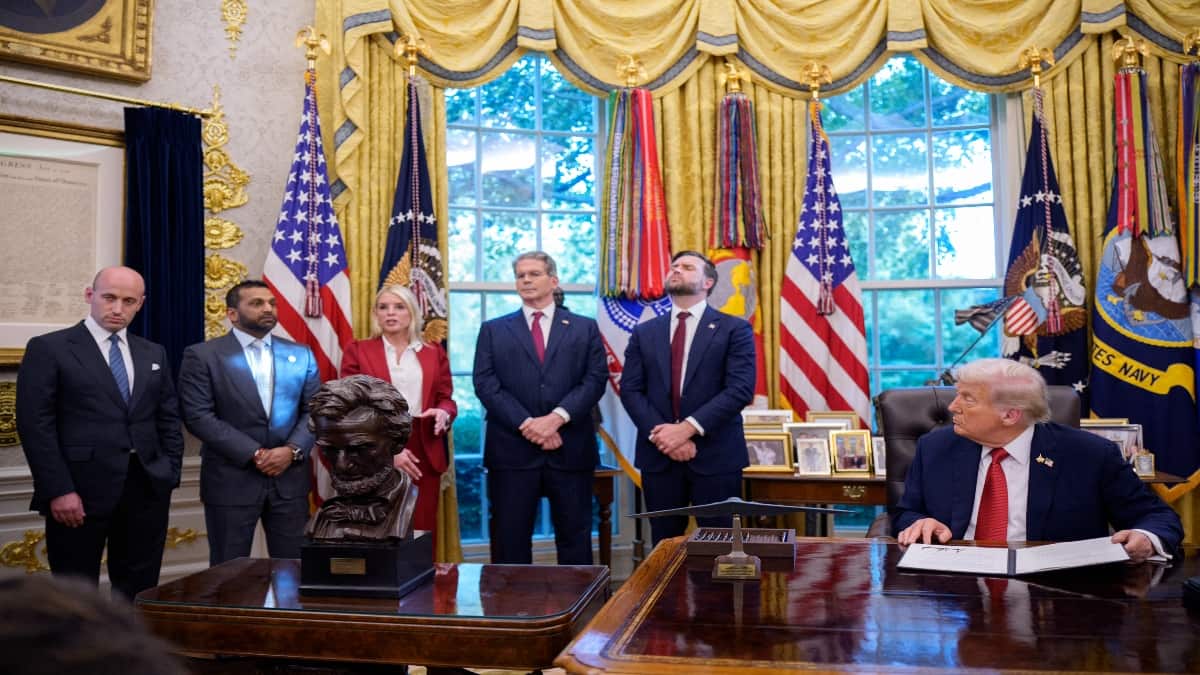 Trump warns of government shutdown as White House threatens mass federal firings