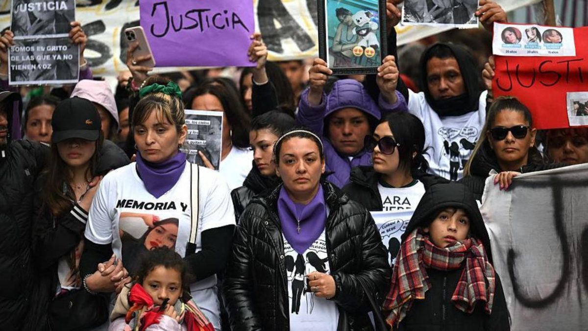 Argentina: Triple murder live-streamed on social media sparks massive protests in Buenos Aires Argentina: Triple murder live-streamed on social media sparks massive protests in Buenos Aires