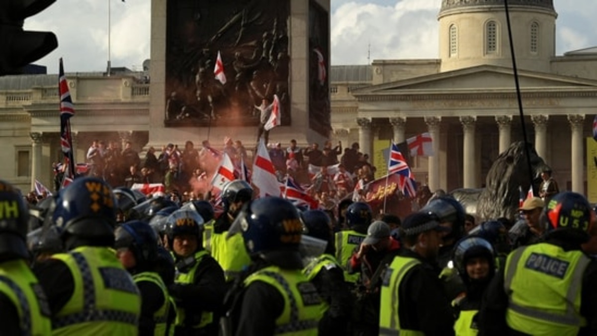 ‘Unite the Kingdom’: London anti-immigration rally draws 110,000; 26 cops injured in clashes ‘Unite the Kingdom’: London anti-immigration rally draws 110,000; 26 cops injured in clashes
