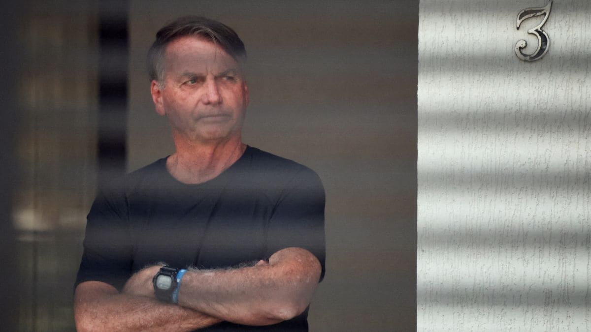 <div>'Breathlessness, severe vomiting, violent hiccups': Bolsonaro rushed to hospital after falling ill</div>
