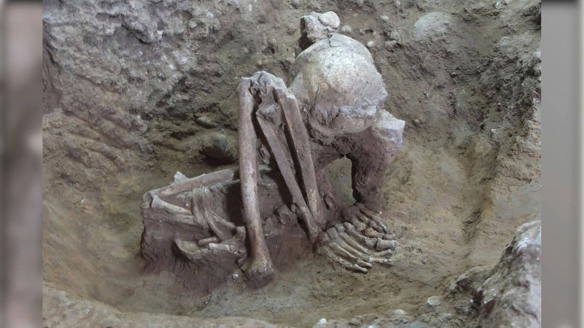 This undated photo provided by Hirofumi Matsumura shows a 9,000-year-old mummy in Guangxi, China, in a squatting position. Image/AP