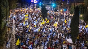 Protesters march to Netanyahu's home in Jerusalem, demanding release of hostages & end of Gaza war