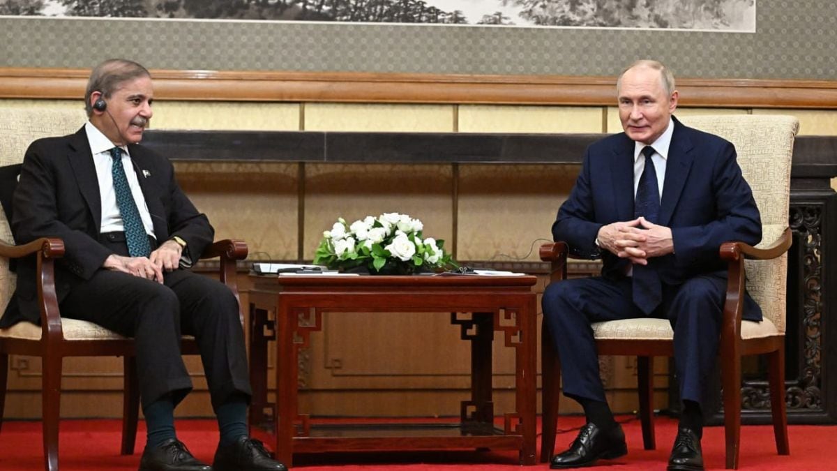 <div>'Pakistan remains our traditional partner': Putin meets Shehbaz Sharif in Beijing, calls for deeper ties</div>