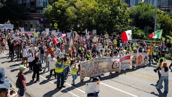 US Supreme Court backs Trump's sweeping immigration raids in LA