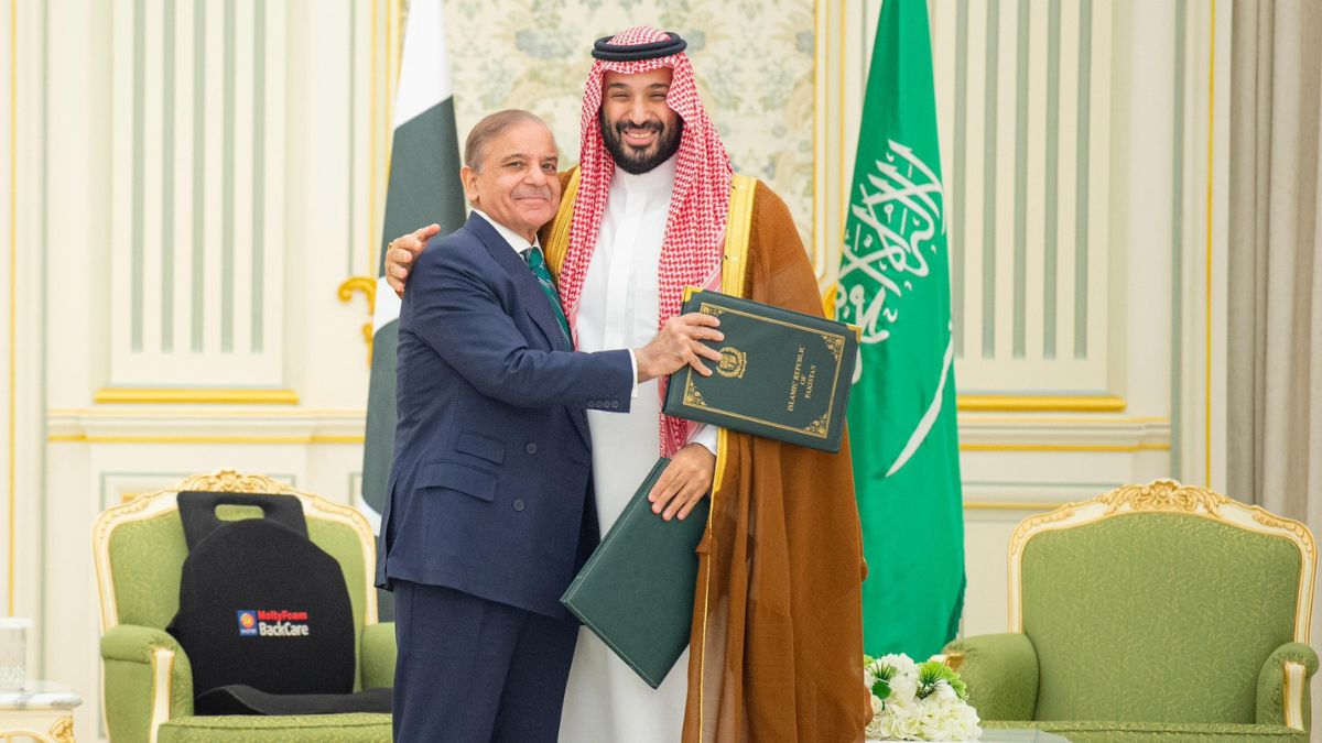 Pakistani Prime Minister Shehbaz Sharif embraces Mohammed bin Salman (R), the Crown Prince and Prime Minister of Saudi Arabia, after signing the Strategic Mutual Defence Agreement at Riyadh, Saudi Arabia, on September 18, 2025. (Photo: X/Ministry of Foreign Affairs, Saudi Arabia) Pakistani Prime Minister Shehbaz Sharif embraces Mohammed bin Salman (R), the Crown Prince and Prime Minister of Saudi Arabia, after signing the Strategic Mutual Defence Agreement at Riyadh, Saudi Arabia, on September 18, 2025. (Photo: X/Ministry of Foreign Affairs, Saudi Arabia)