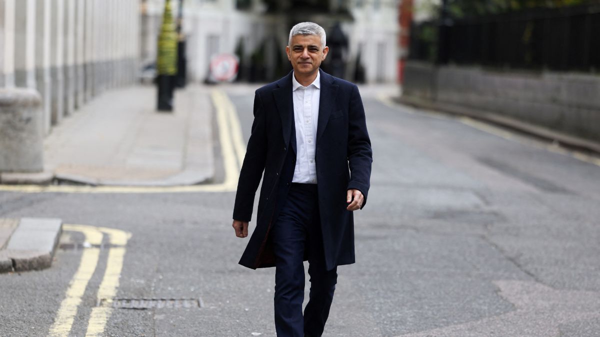 Sir Sadiq Khan, the Mayor of London, arrives for the launching of a new poster campaign, in central London, on March 25, 2024, ahead of the London mayoral elections. (Photo: Daniel Leal/AFP) Sir Sadiq Khan, the Mayor of London, arrives for the launching of a new poster campaign, in central London, on March 25, 2024, ahead of the London mayoral elections. (Photo: Daniel Leal/AFP)