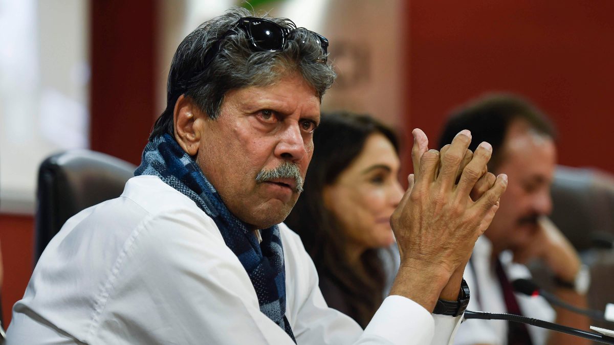 Former Indian cricketer Kapil Dev wants sports and politics to be kept away from each other. Image: PTI
Former Indian cricketer Kapil Dev wants sports and politics to be kept away from each other. Image: PTI
