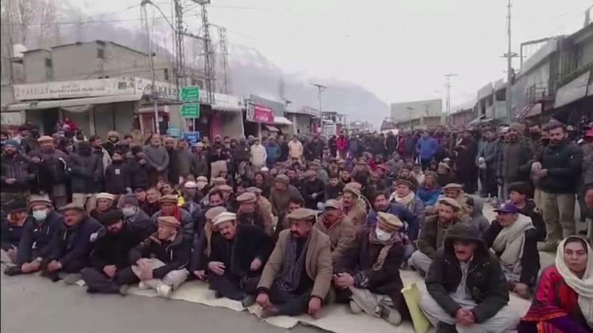 Protesters block major highway in northern Pakistan over power outages in Aliabad, Hunza, Pakistan, January 7, 2025. File Image/Reuters