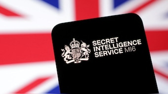MI6 (Secret Intelligence Service) logo and UK flag are seen in this illustration taken May 6, 2025. File Image/Reuters