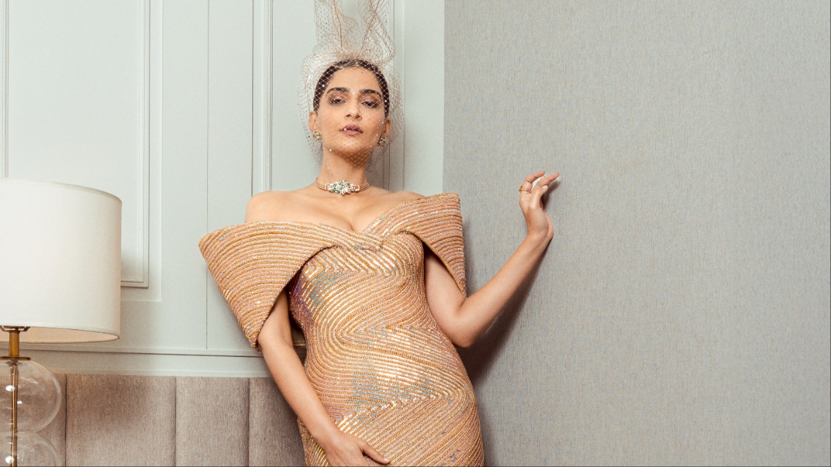 Sonam Kapoor makes a stunning appearance with jewels from the Valley collection Sonam Kapoor makes a stunning appearance with jewels from the Valley collection