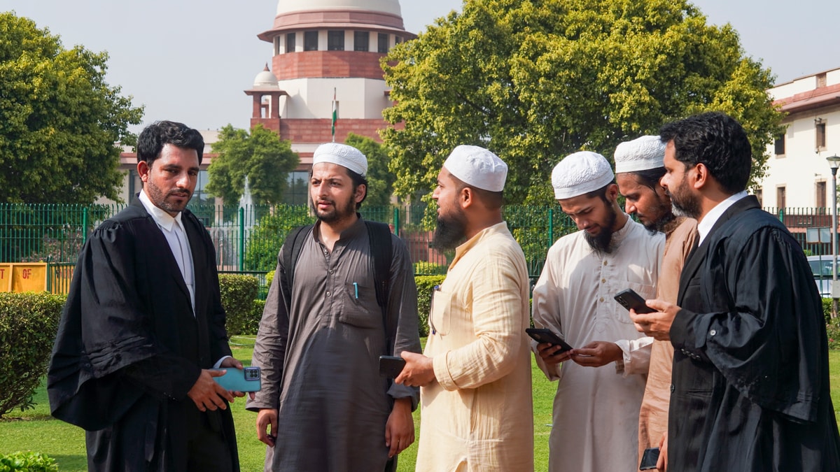 SC puts Waqf Act property provisions on hold