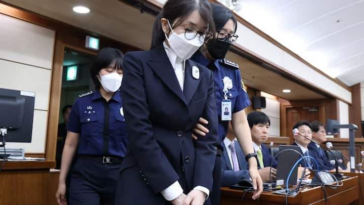 Dior bag scandal: South Korea’s ex-first lady is now inmate number 4398, graft trial begins Dior bag scandal: South Korea’s ex-first lady is now inmate number 4398, graft trial begins